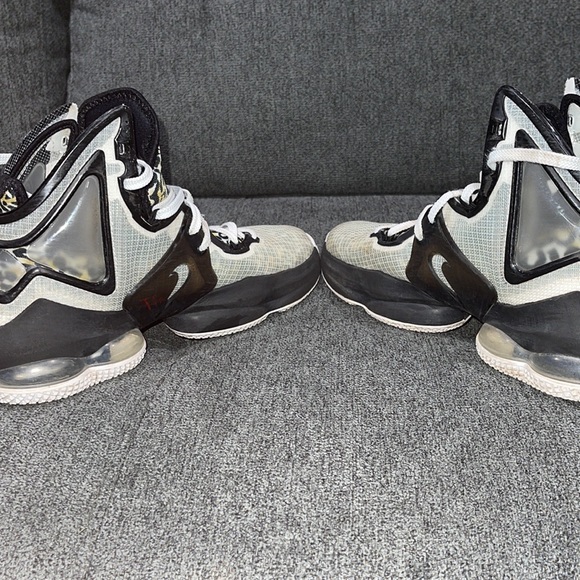 Nike Lebron basketball shoes - Picture 9 of 10